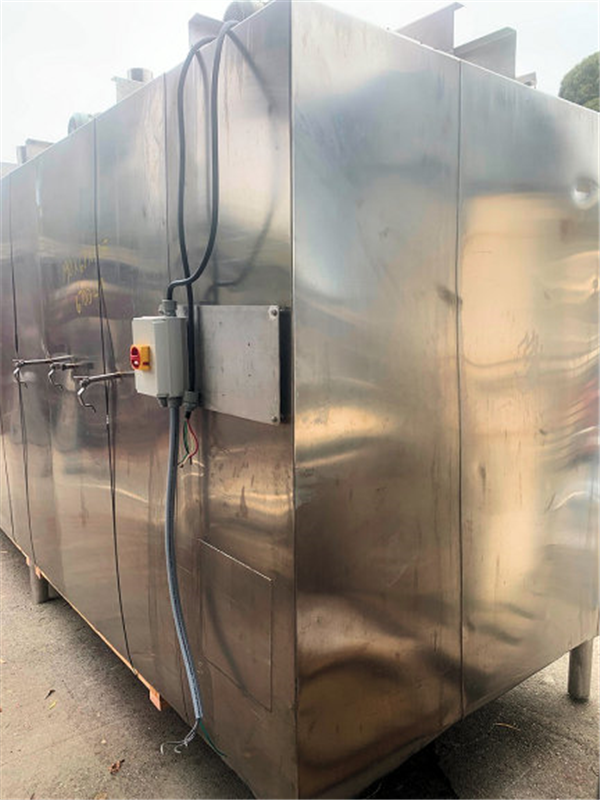 Three Compartment 5' W X 5' L, 3000 Gallon With Top Entry Agitators)